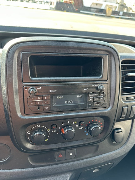 Opel Vivaro 9 of 9