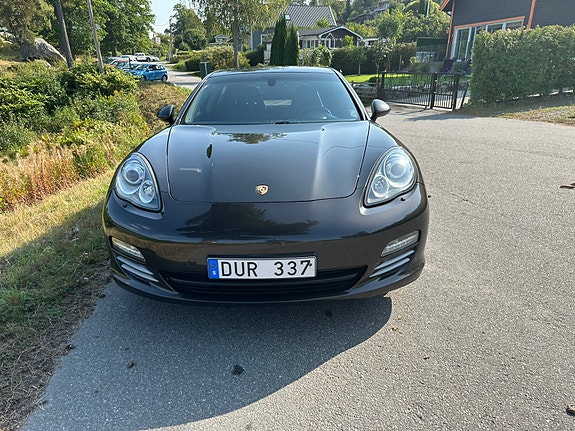 Porsche Panamera 4S 2 of 5