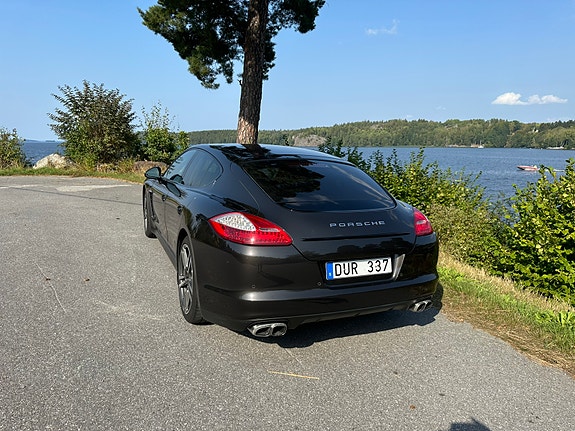 Porsche Panamera 4S 3 of 5