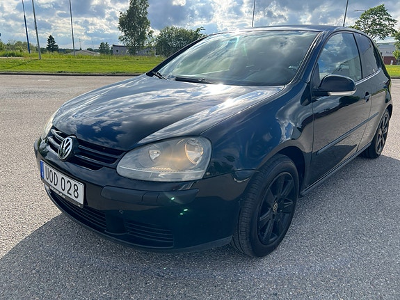 Volkswagen Golf V 2 of 5