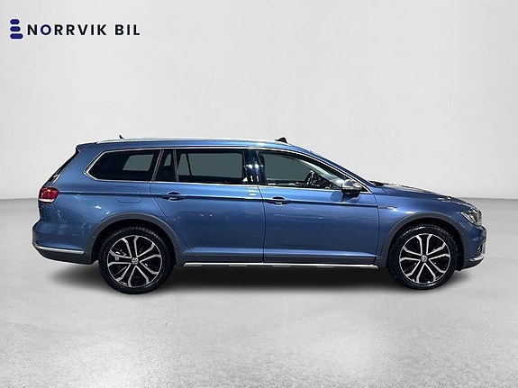Volkswagen Passat Alltrack 3 of 5