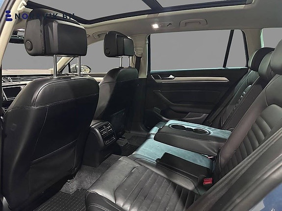 Volkswagen Passat Alltrack 12 of 26