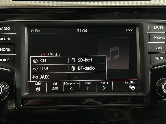 Volkswagen Passat Alltrack 19 of 26