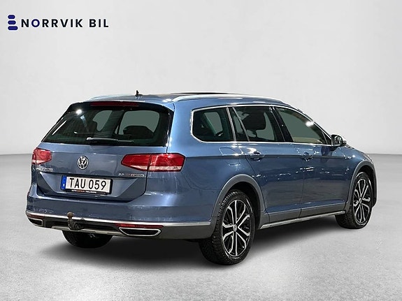 Volkswagen Passat Alltrack 8 of 26