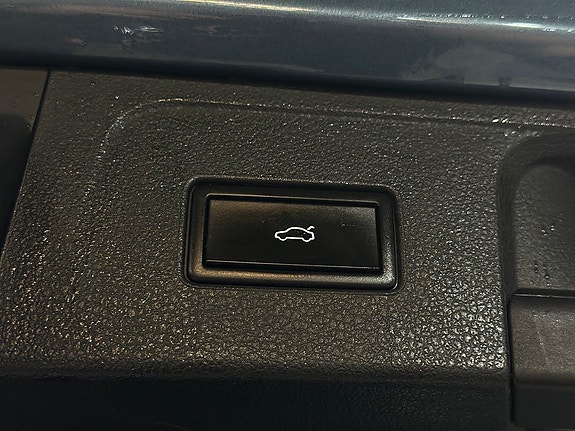 Volkswagen Passat Alltrack 23 of 26