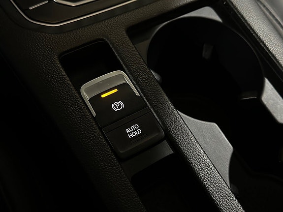 Volkswagen Passat Alltrack 18 of 26