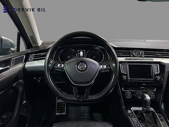 Volkswagen Passat Alltrack 13 of 26