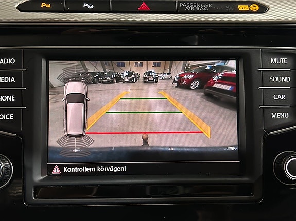 Volkswagen Passat Alltrack 16 of 26