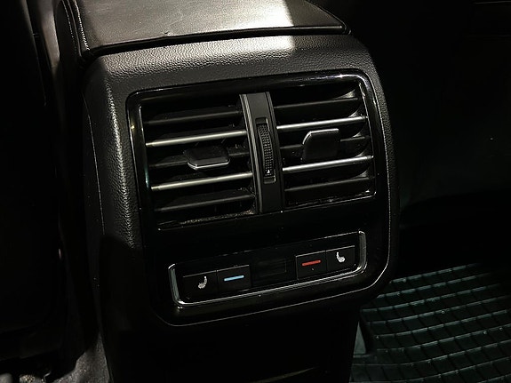 Volkswagen Passat Alltrack 24 of 26