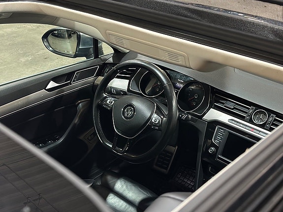 Volkswagen Passat Alltrack 21 of 26