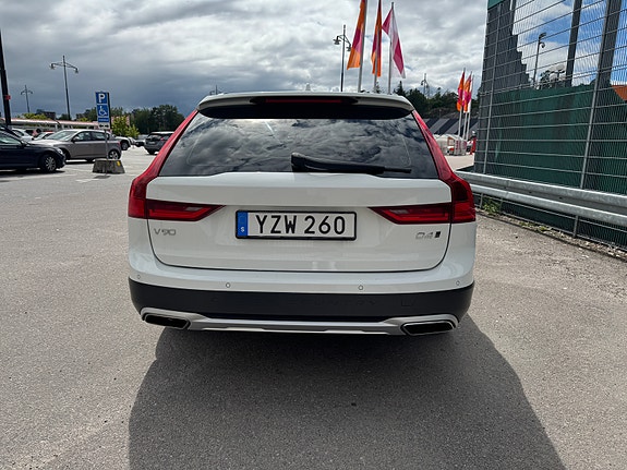 Volvo V90 Cross Country 4 of 9