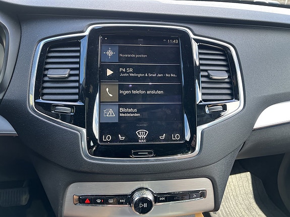 Volvo XC90 14 of 18