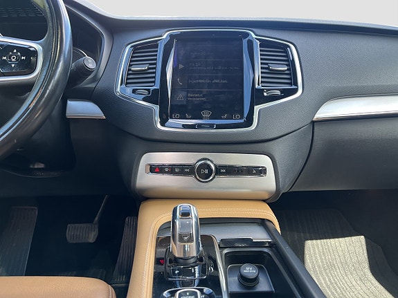 Volvo XC90 12 of 18