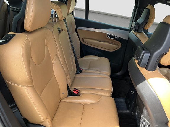 Volvo XC90 13 of 18
