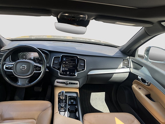 Volvo XC90 11 of 18