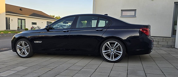 BMW 740d 3 of 5