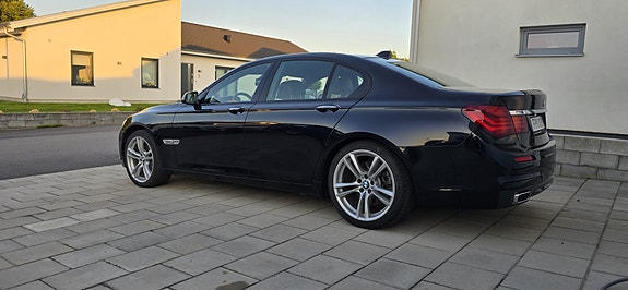 BMW 740d 4 of 5