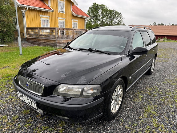 Volvo V70 2 of 18
