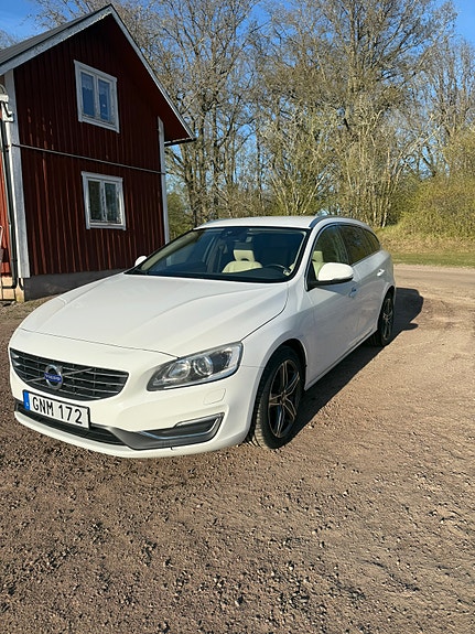Volvo V60 2 of 4