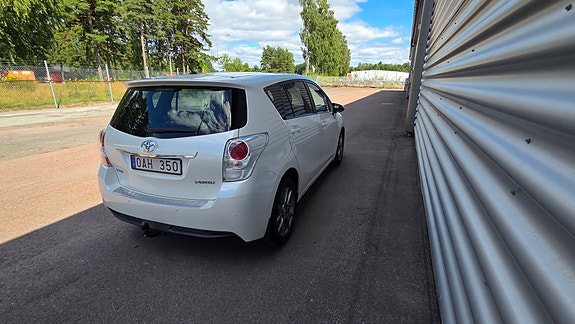 Toyota Verso 2 of 9