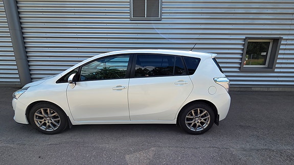 Toyota Verso 3 of 9
