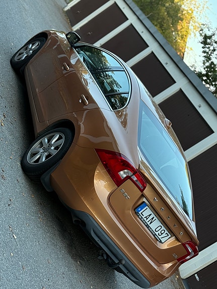 Volvo S60 4 of 5