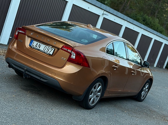 Volvo S60 3 of 5