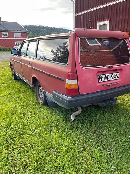Volvo 240 3 of 5