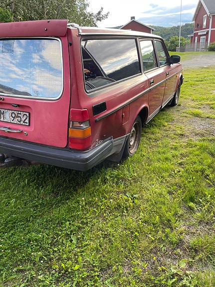 Volvo 240 4 of 5