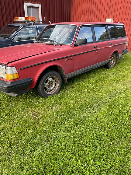 Volvo 240 2 of 5