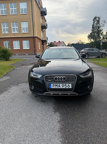 Audi A4 allroad 2 of 7