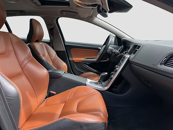 Volvo V60 17 of 19