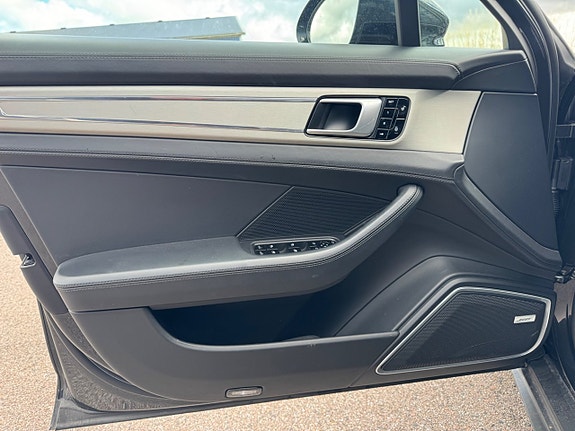 Porsche Panamera Turbo 5 of 5