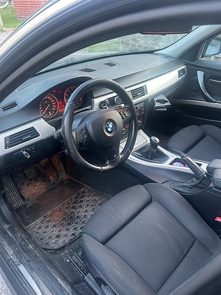 BMW 325i 4 of 6