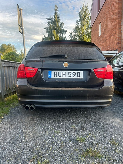 BMW 325i 3 of 6