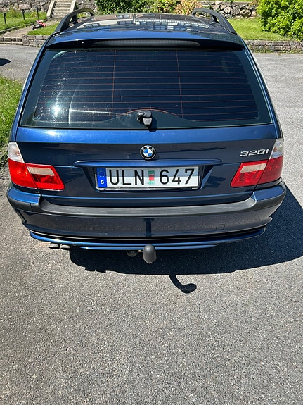 BMW 320i 9 of 11