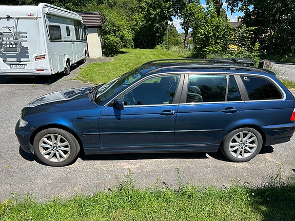 BMW 320i 2 of 11