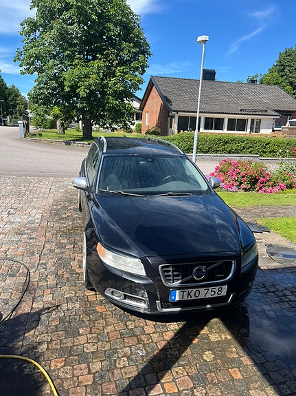 Volvo V70 3 of 5