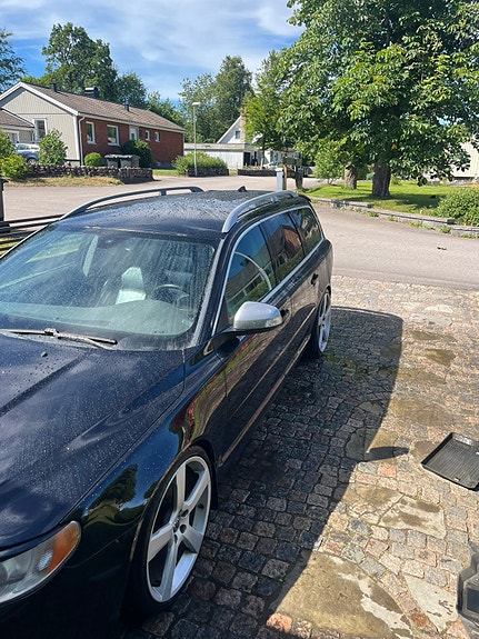 Volvo V70 4 of 5