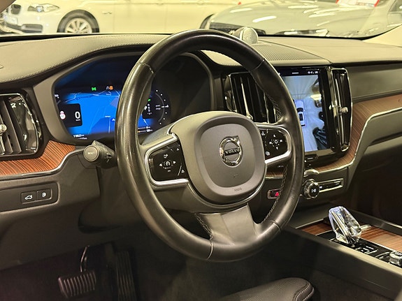 Volvo XC60 11 of 26