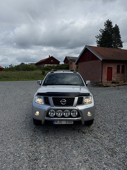 Nissan Navara 2 of 5