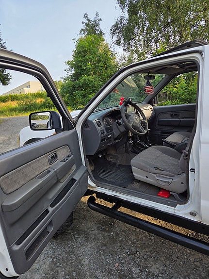 Nissan King Cab 5 of 7