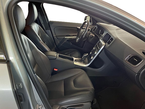 Volvo V60 Cross Country 5 of 5