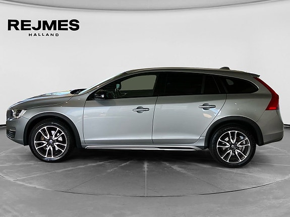Volvo V60 Cross Country 4 of 5
