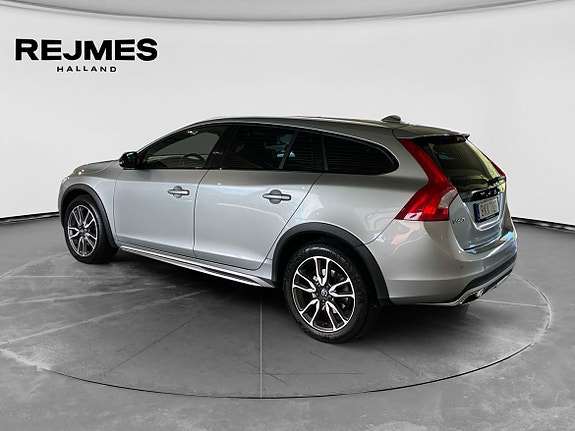 Volvo V60 Cross Country 3 of 5