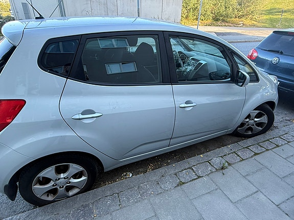Kia Venga 2 of 3