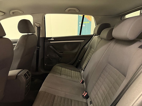 Volkswagen Golf V 9 of 15