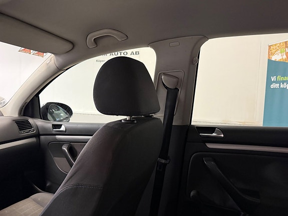 Volkswagen Golf V 15 of 15