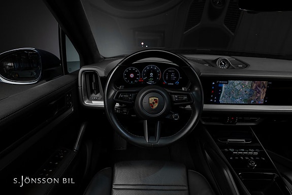Porsche Cayenne 9 of 20