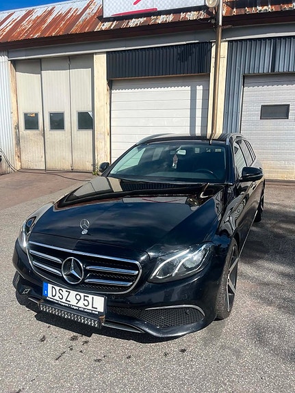 Mercedes-Benz E220 6 of 15